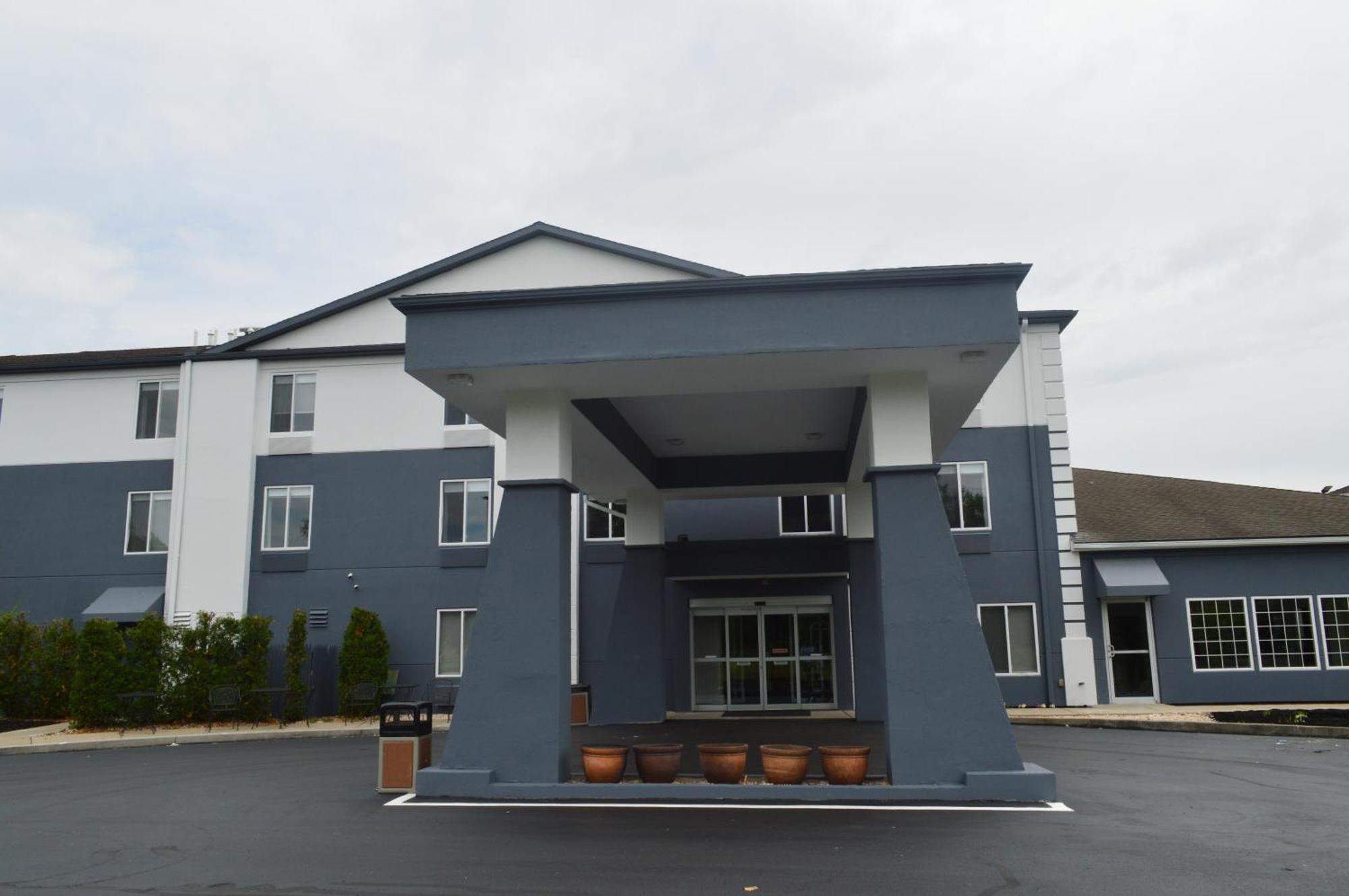Comfort Inn & Suites Harrisburg-Hershey North Exterior photo